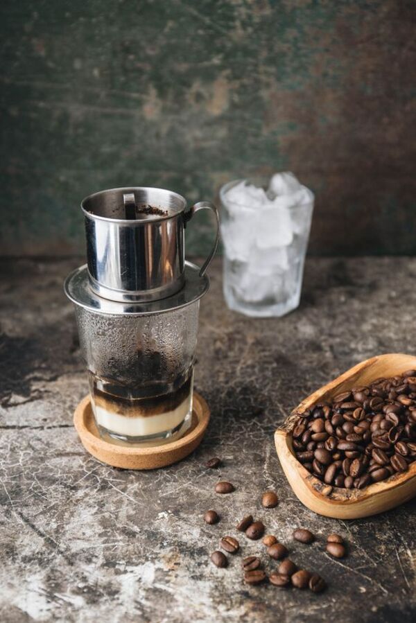Vietnamese Coffee Maker (Phin) - một trong các loại máy pha cà phê